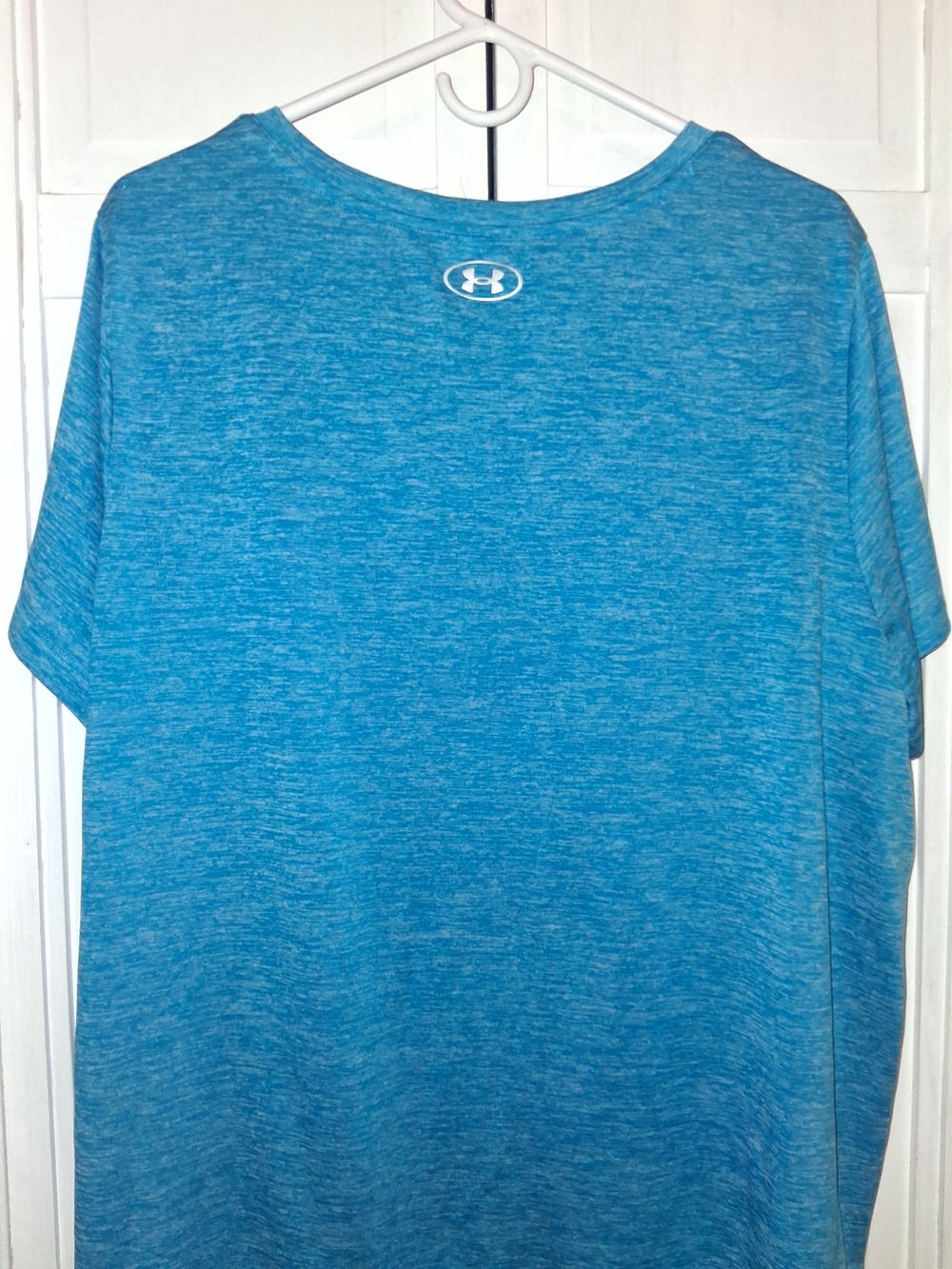 Under Armour Women’s Blue V-Neck Loose Fit Heatgear Performance Shirt - Picture 9 of 10
